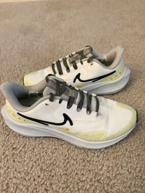 Nike Air Zoom Pegasus 39 Shield Womens Size 5.5 Running Shoes Pale Ivory